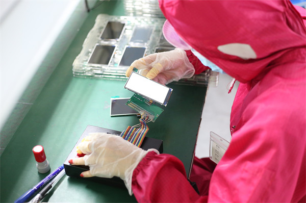 LCD與OLED技術(shù)大比拼：各自優(yōu)缺點(diǎn)全面解析